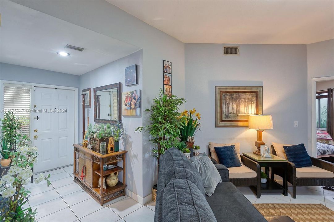 For Sale: $395,000 (2 beds, 2 baths, 1336 Square Feet)