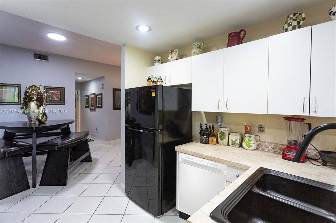 For Sale: $395,000 (2 beds, 2 baths, 1336 Square Feet)