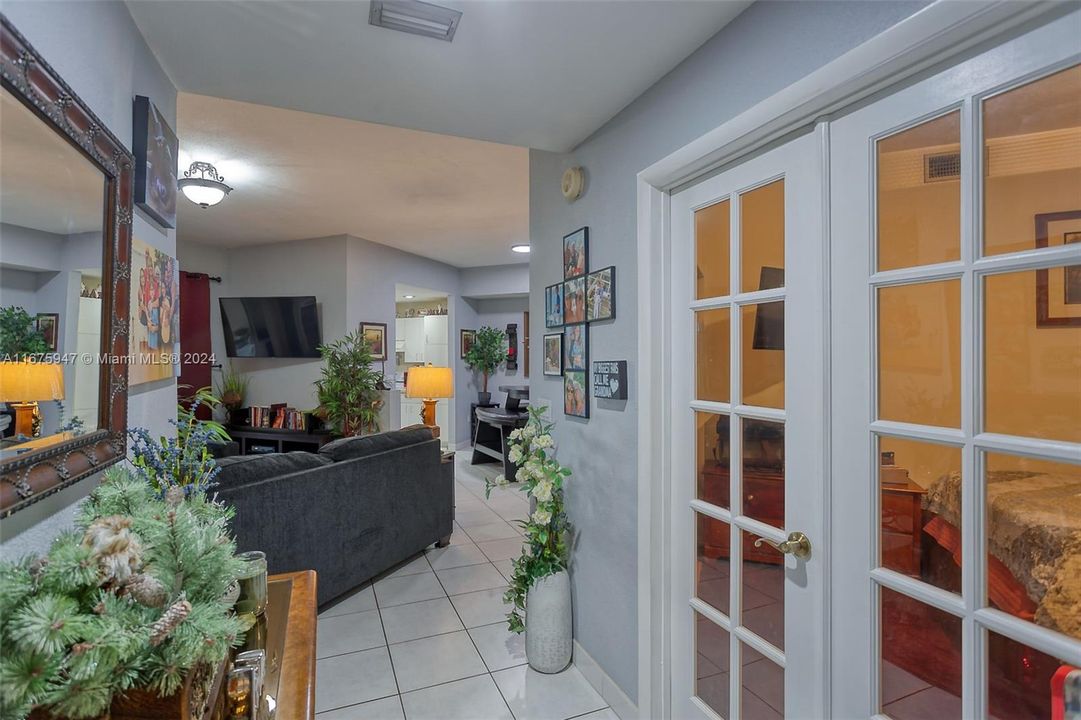 For Sale: $395,000 (2 beds, 2 baths, 1336 Square Feet)