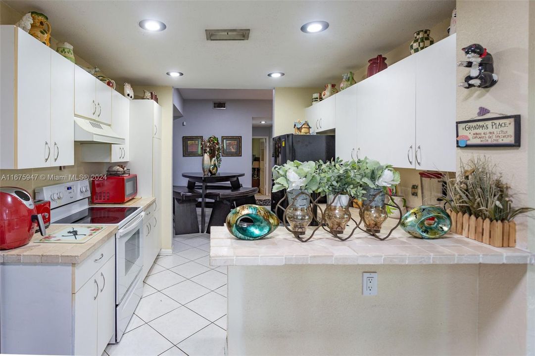 For Sale: $395,000 (2 beds, 2 baths, 1336 Square Feet)