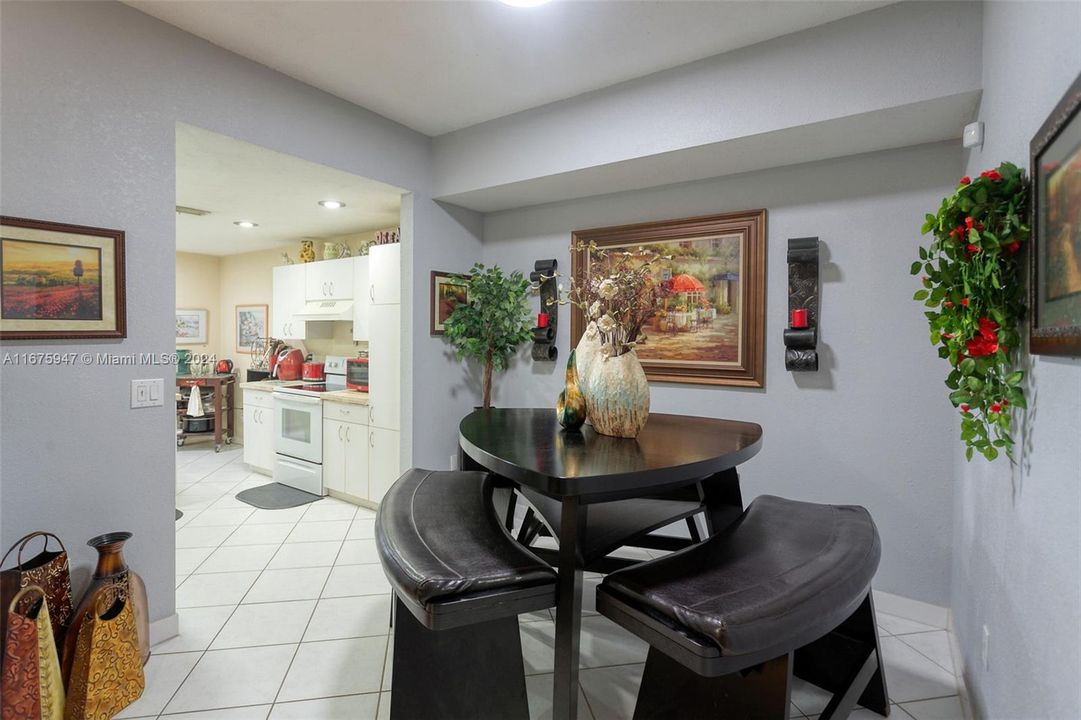 For Sale: $395,000 (2 beds, 2 baths, 1336 Square Feet)