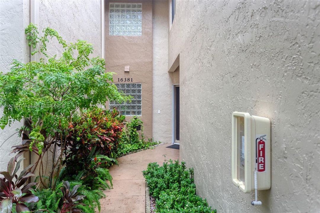 For Sale: $395,000 (2 beds, 2 baths, 1336 Square Feet)