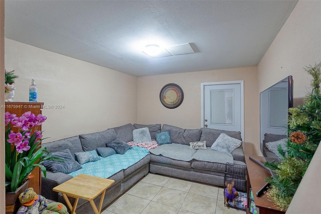 For Sale: $395,000 (2 beds, 2 baths, 1336 Square Feet)