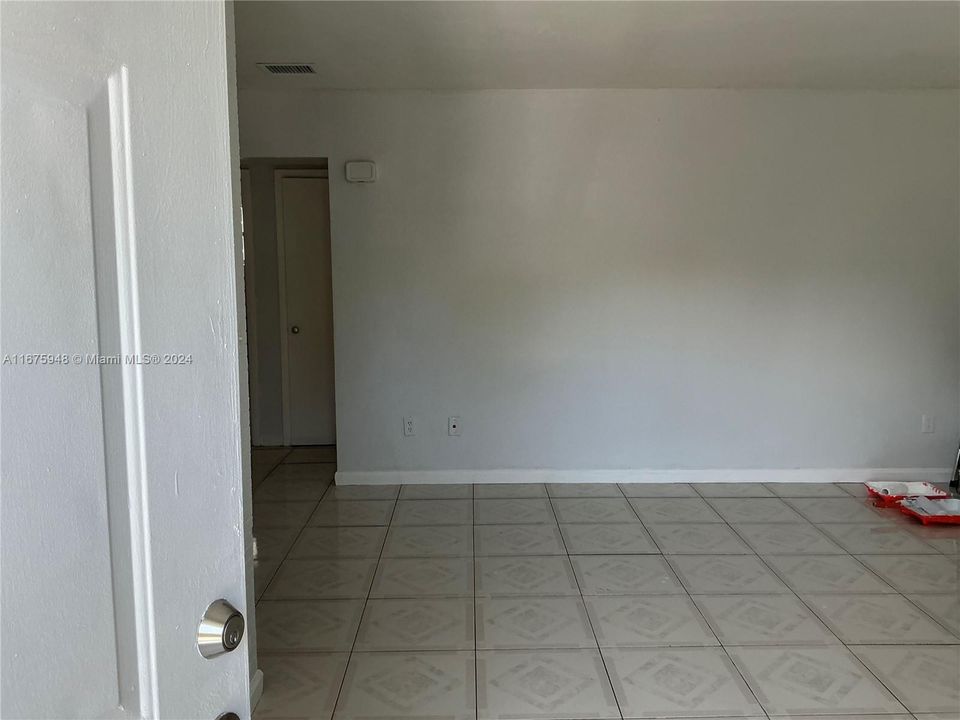 For Rent: $1,399 (1 beds, 1 baths, 610 Square Feet)