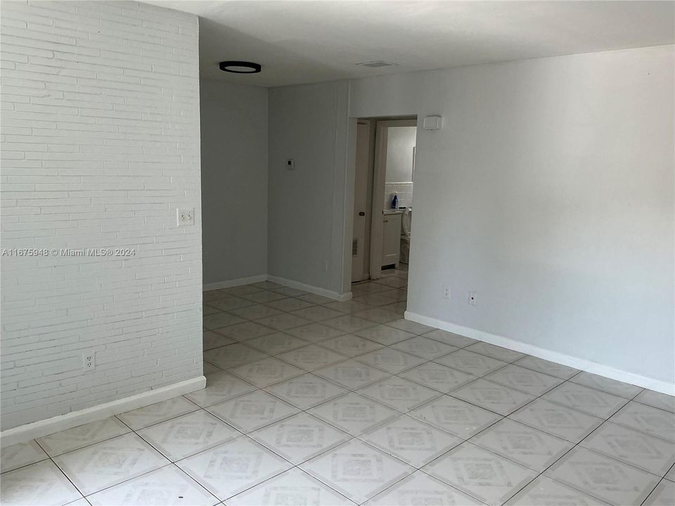 For Rent: $1,399 (1 beds, 1 baths, 610 Square Feet)