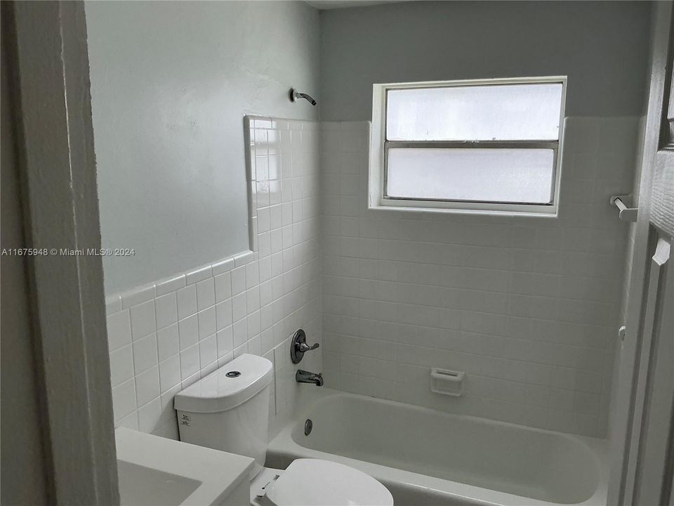 For Rent: $1,399 (1 beds, 1 baths, 610 Square Feet)