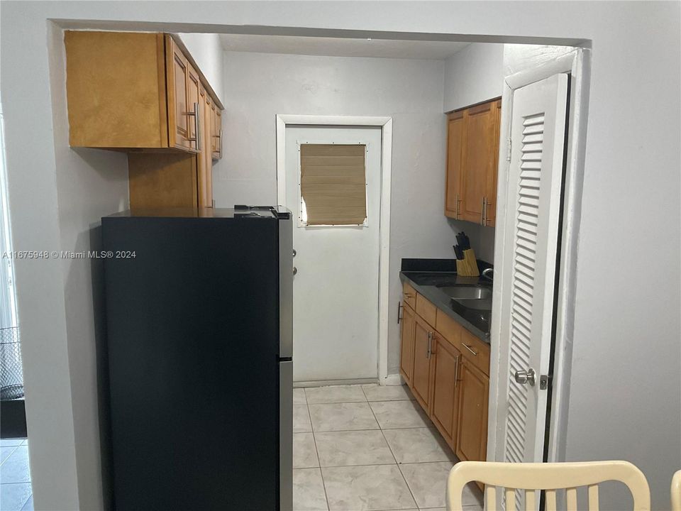 For Rent: $1,399 (1 beds, 1 baths, 610 Square Feet)