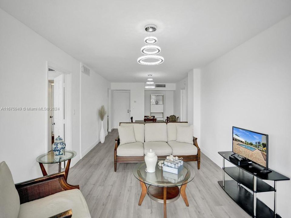 For Sale: $295,000 (2 beds, 2 baths, 994 Square Feet)