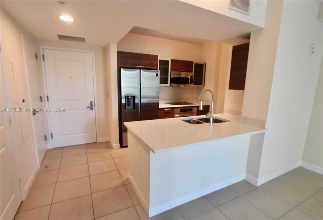 Recently Rented: $2,450 (1 beds, 1 baths, 725 Square Feet)