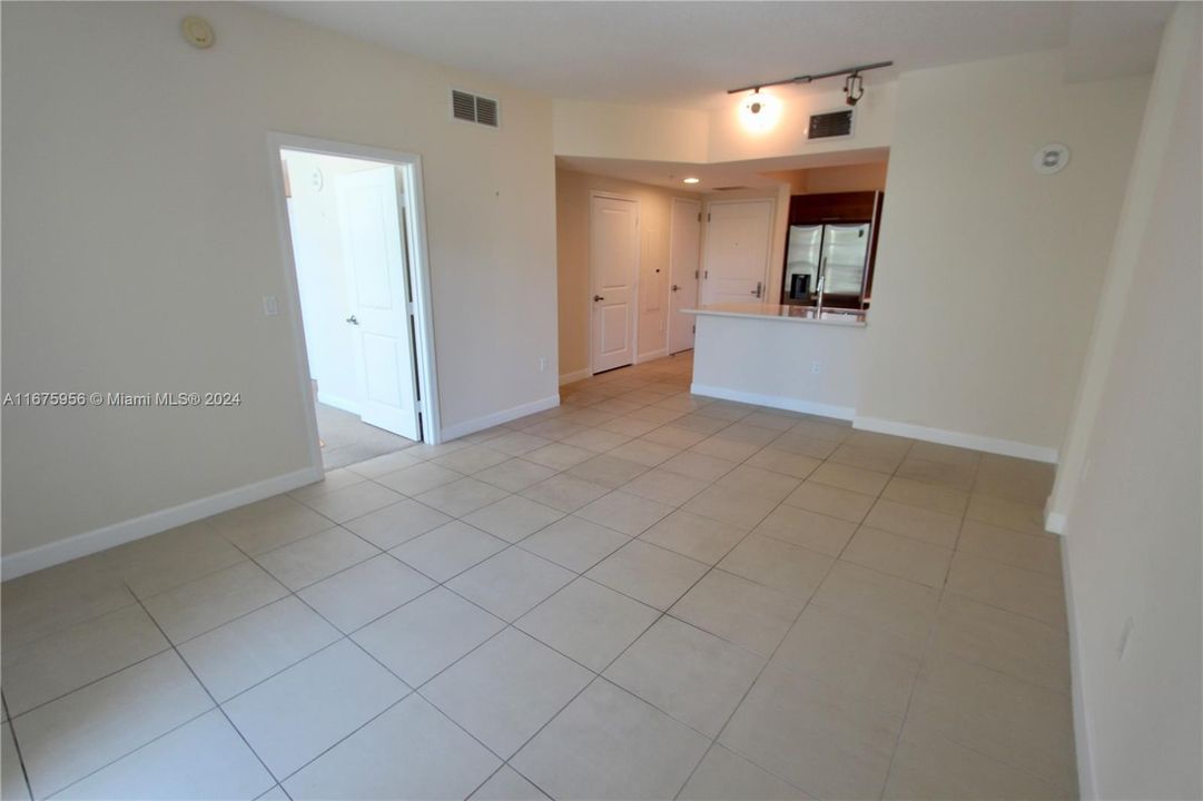 Recently Rented: $2,450 (1 beds, 1 baths, 725 Square Feet)