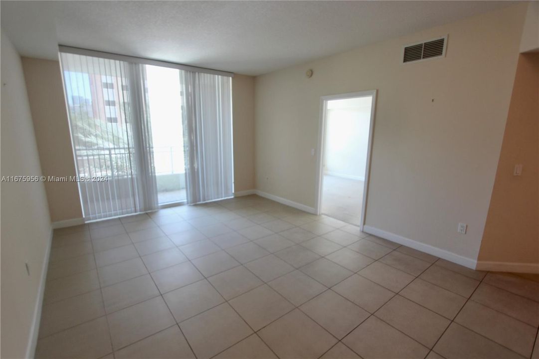Recently Rented: $2,450 (1 beds, 1 baths, 725 Square Feet)
