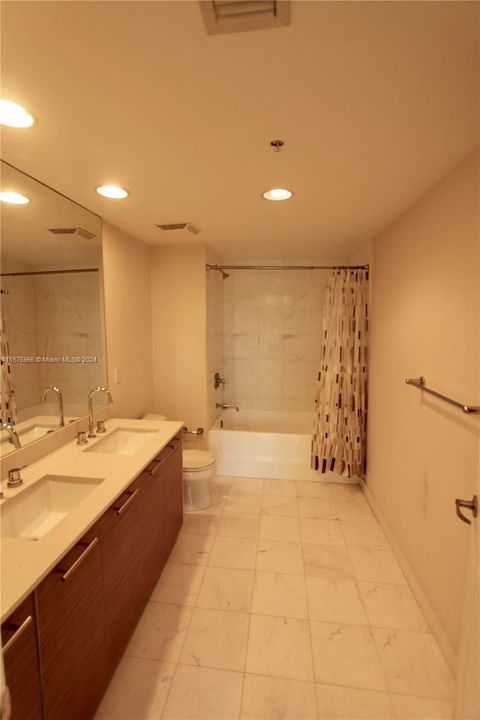 Recently Rented: $2,450 (1 beds, 1 baths, 725 Square Feet)