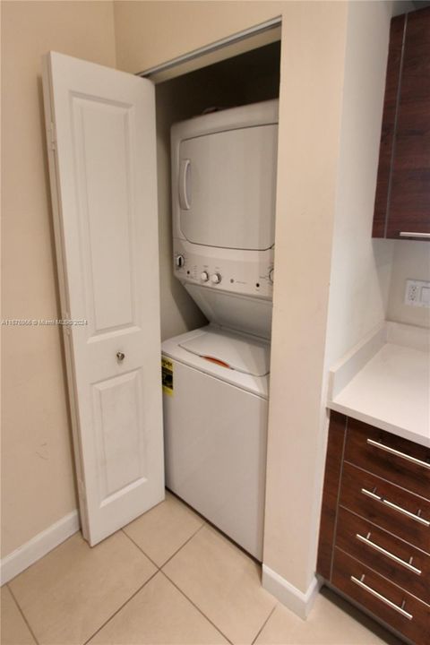 Recently Rented: $2,450 (1 beds, 1 baths, 725 Square Feet)