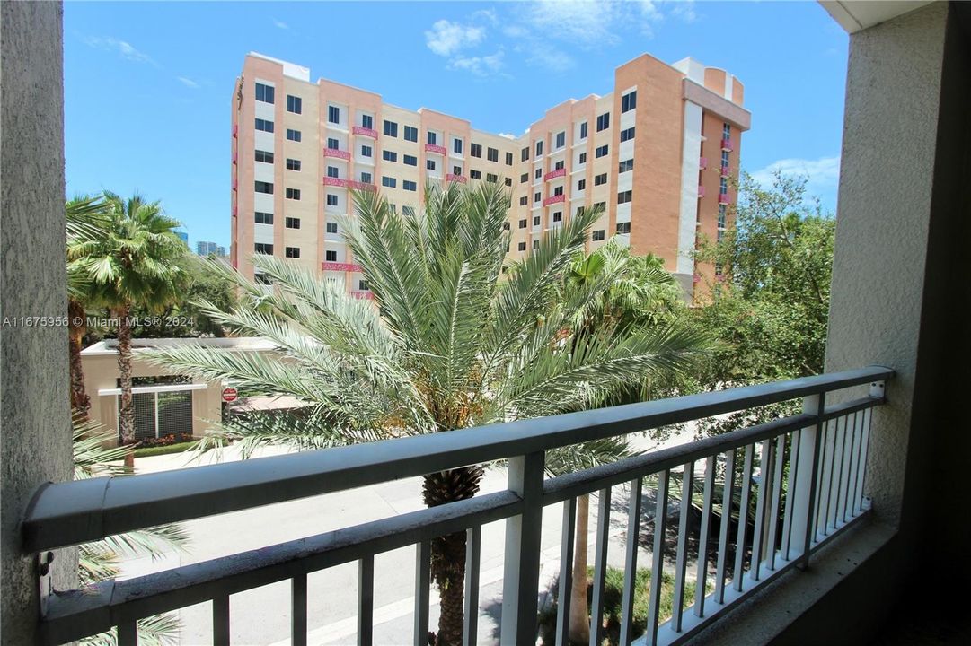 Recently Rented: $2,450 (1 beds, 1 baths, 725 Square Feet)