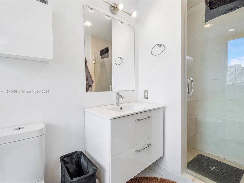 For Sale: $700,000 (2 beds, 2 baths, 1240 Square Feet)