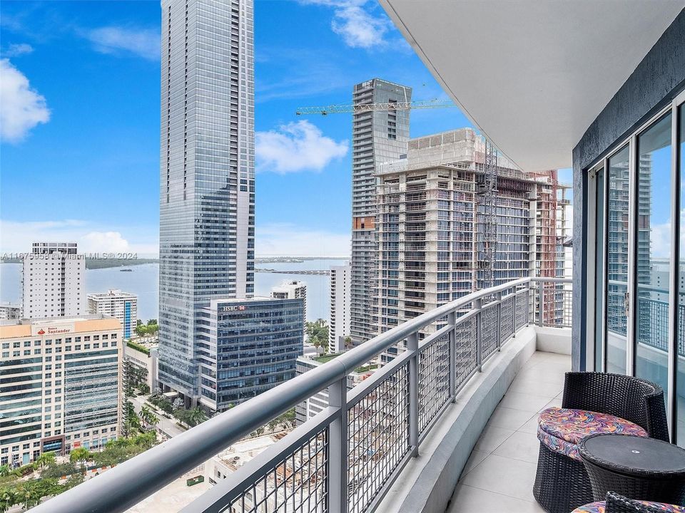 For Sale: $700,000 (2 beds, 2 baths, 1240 Square Feet)