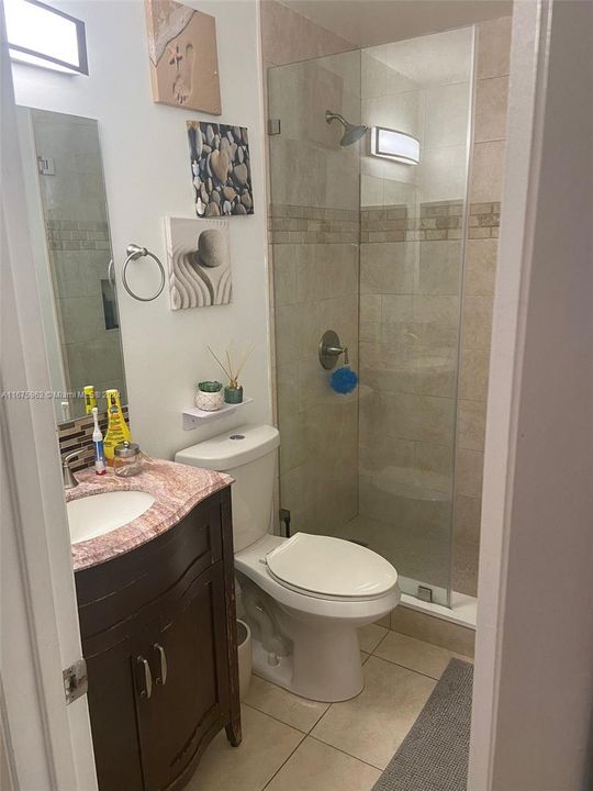 For Rent: $3,000 (2 beds, 1 baths, 1367 Square Feet)