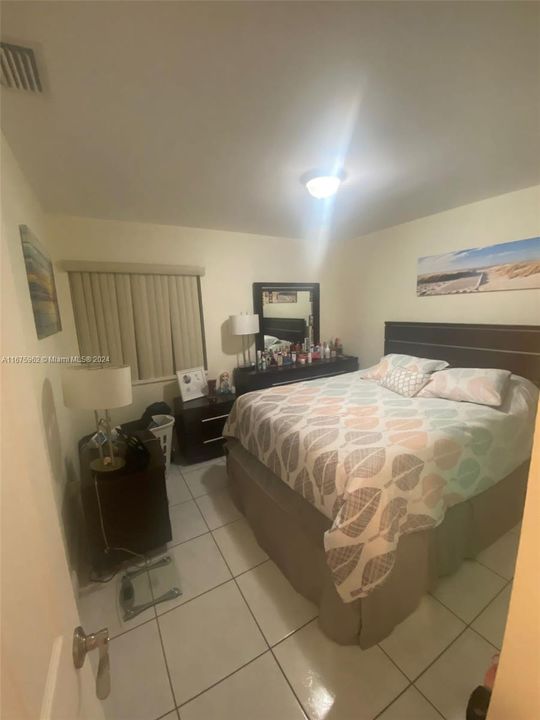 For Rent: $3,000 (2 beds, 1 baths, 1367 Square Feet)