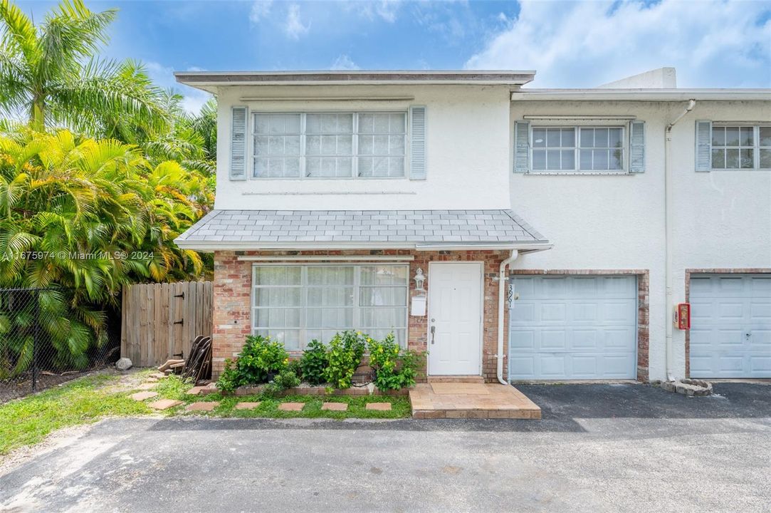 Active With Contract: $3,450 (4 beds, 2 baths, 1850 Square Feet)