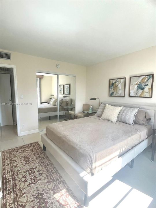 LARGE 2ND BEDROOM