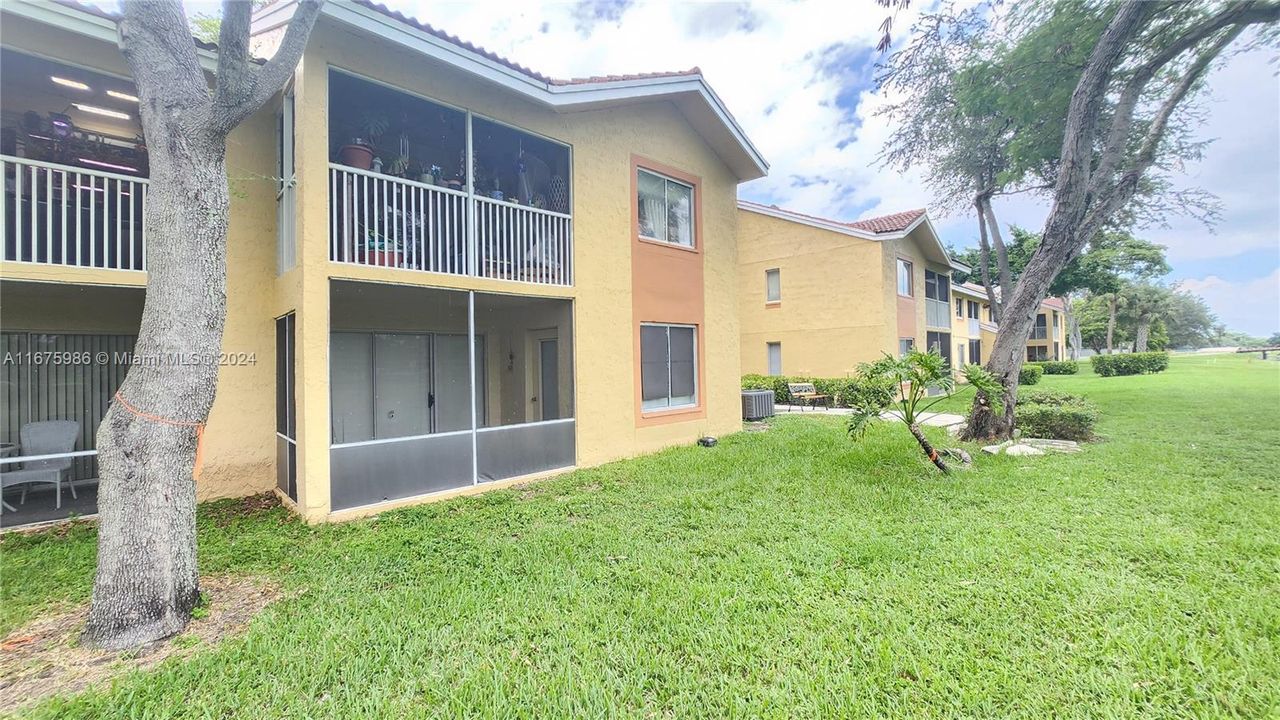 For Sale: $244,900 (2 beds, 2 baths, 1044 Square Feet)