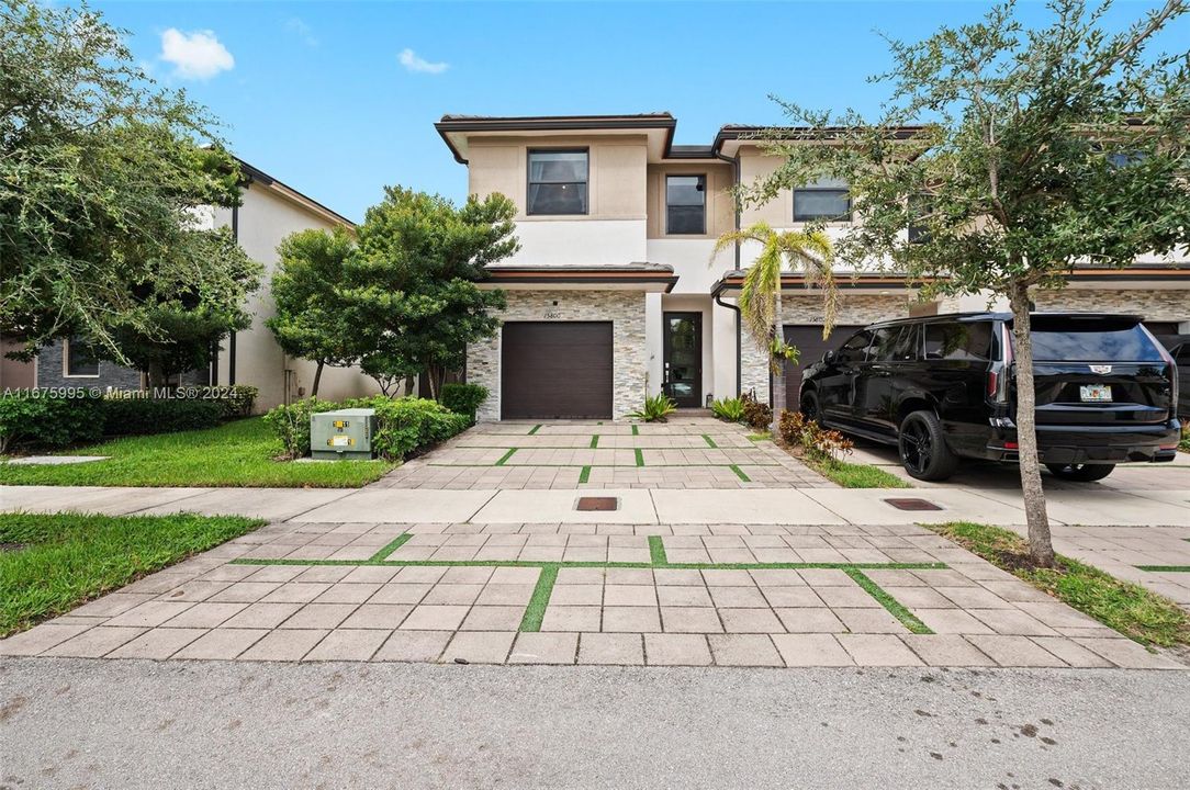 For Sale: $585,000 (3 beds, 2 baths, 1586 Square Feet)