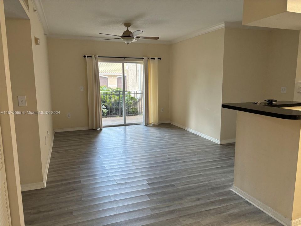 For Rent: $2,050 (1 beds, 1 baths, 690 Square Feet)