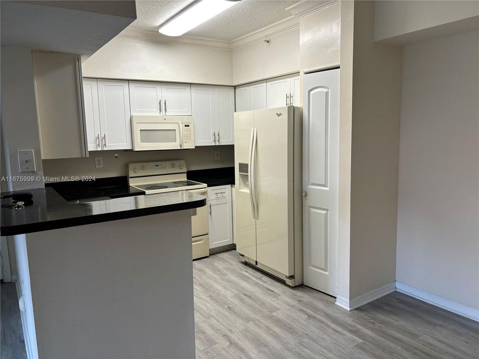 For Rent: $2,050 (1 beds, 1 baths, 690 Square Feet)