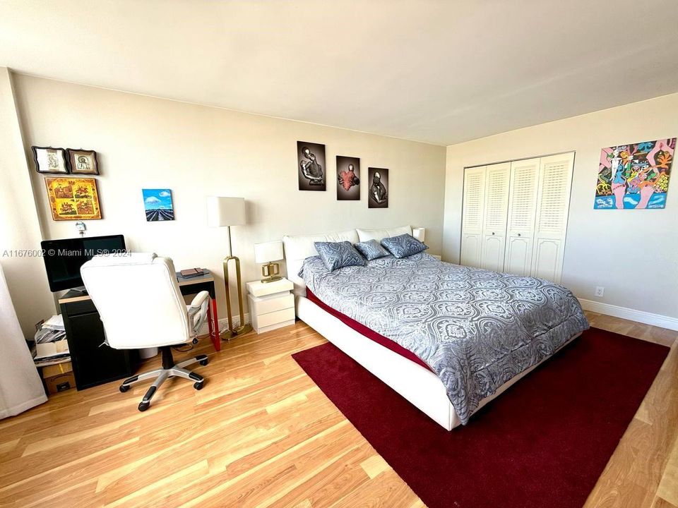 For Sale: $257,500 (1 beds, 1 baths, 982 Square Feet)