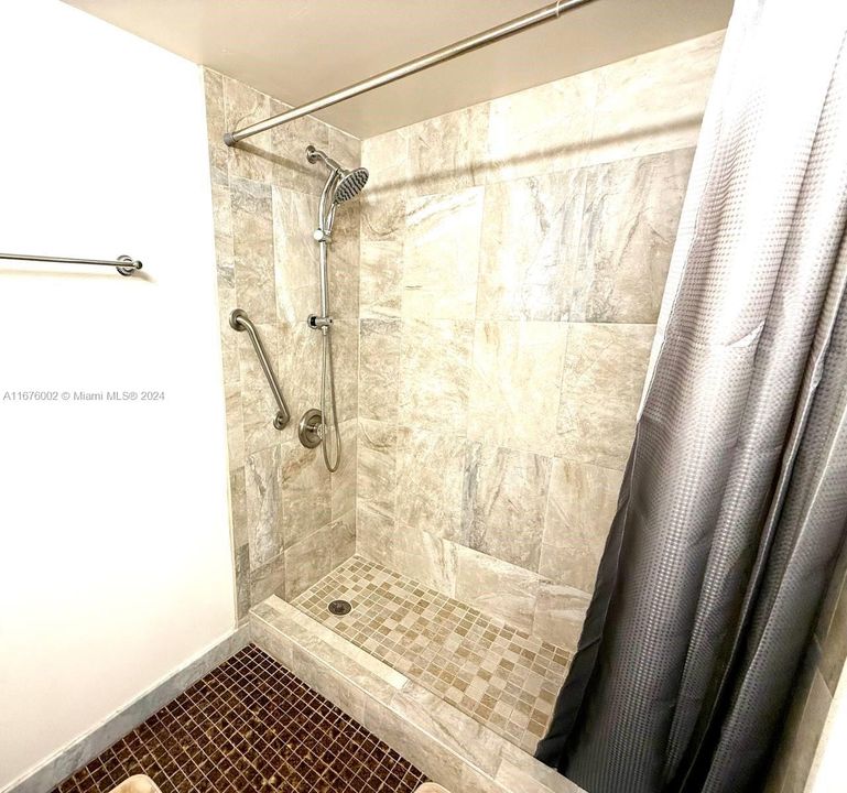 For Sale: $257,500 (1 beds, 1 baths, 982 Square Feet)