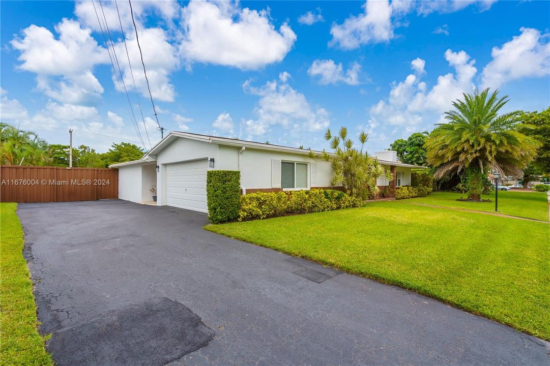 For Sale: $1,150,000 (3 beds, 2 baths, 1907 Square Feet)