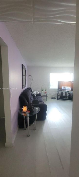 For Sale: $275,000 (2 beds, 2 baths, 750 Square Feet)