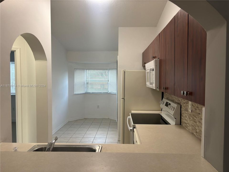 For Rent: $2,000 (2 beds, 2 baths, 815 Square Feet)