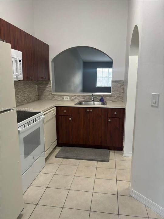 For Rent: $2,000 (2 beds, 2 baths, 815 Square Feet)