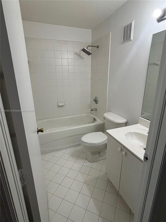 For Rent: $2,000 (2 beds, 2 baths, 815 Square Feet)