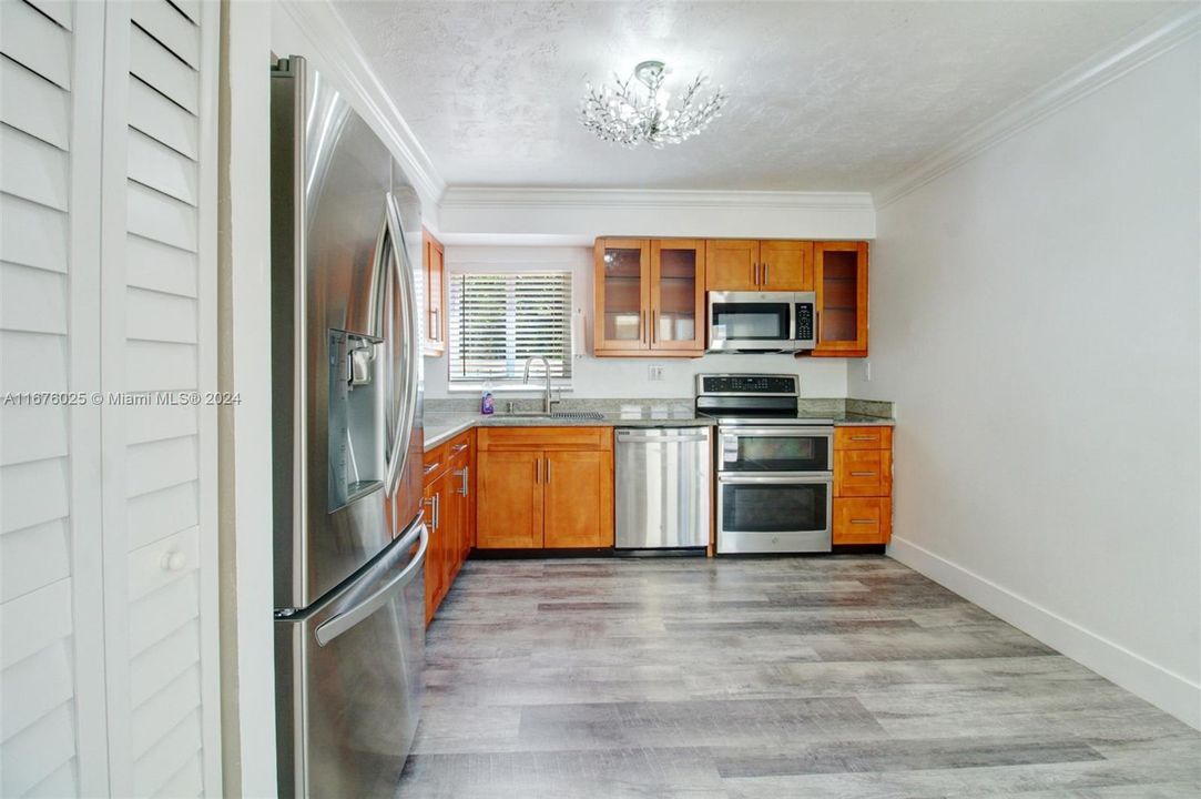 For Sale: $475,000 (3 beds, 2 baths, 1270 Square Feet)