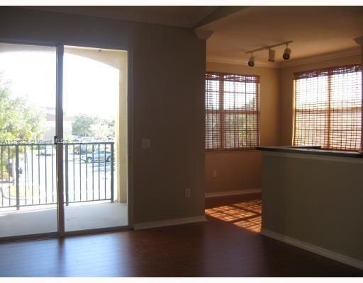 For Rent: $1,800 (1 beds, 1 baths, 787 Square Feet)