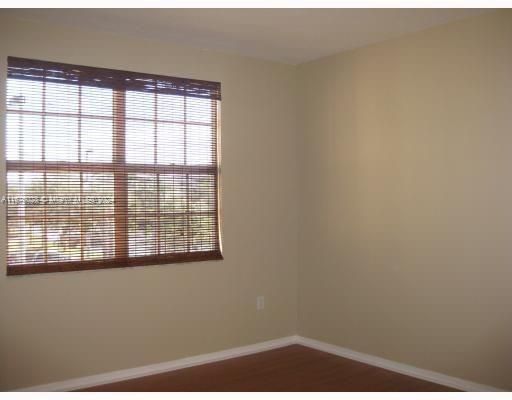 For Rent: $1,800 (1 beds, 1 baths, 787 Square Feet)