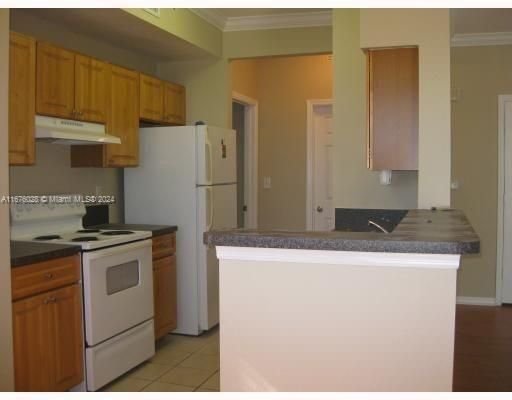 For Rent: $1,800 (1 beds, 1 baths, 787 Square Feet)