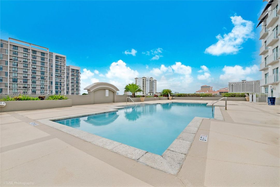 Active With Contract: $2,650 (1 beds, 1 baths, 793 Square Feet)