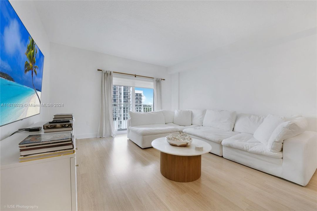 Active With Contract: $2,650 (1 beds, 1 baths, 793 Square Feet)