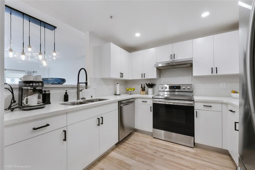 Active With Contract: $2,650 (1 beds, 1 baths, 793 Square Feet)