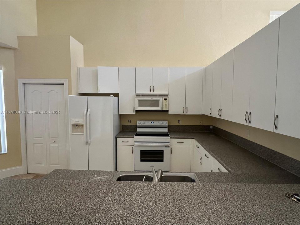 For Rent: $3,200 (4 beds, 2 baths, 2075 Square Feet)