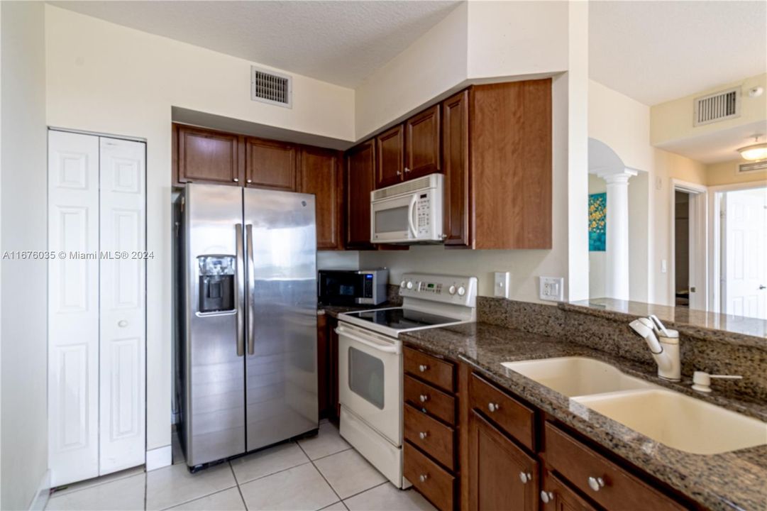 For Sale: $490,000 (2 beds, 2 baths, 1145 Square Feet)