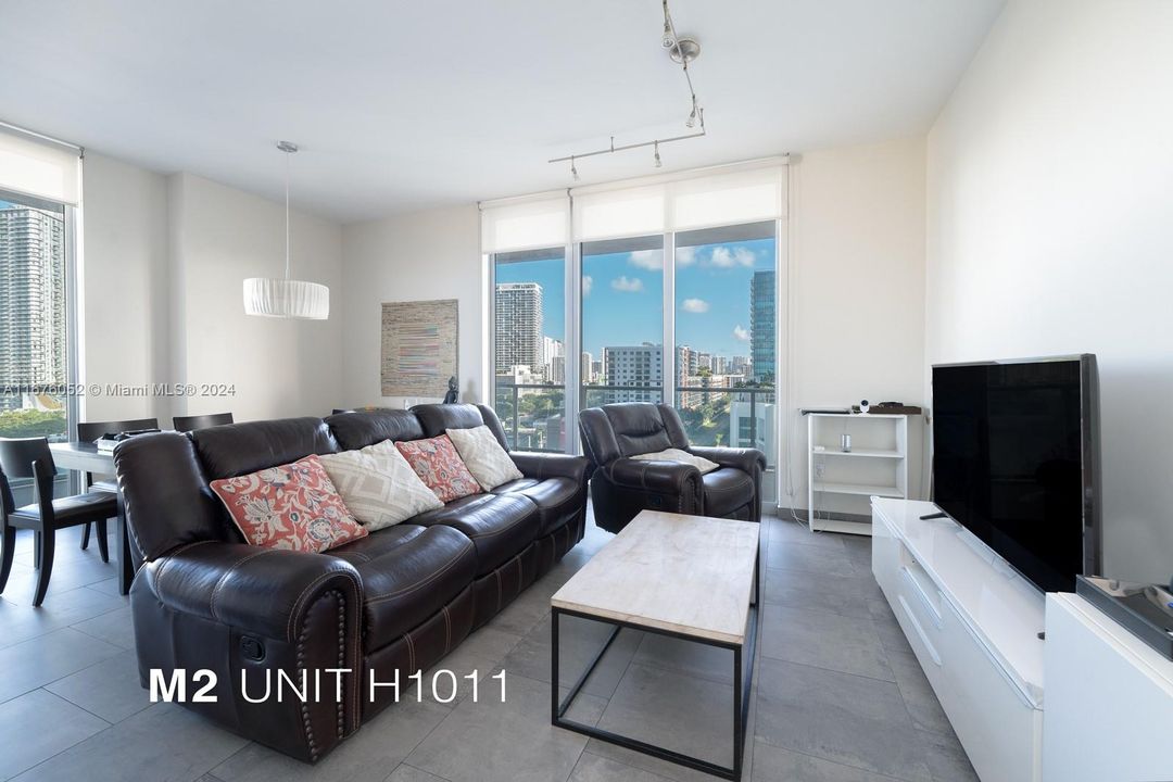 For Sale: $695,000 (2 beds, 2 baths, 1081 Square Feet)