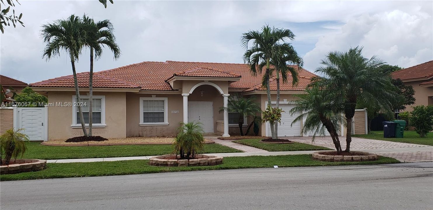 For Rent: $3,800 (4 beds, 2 baths, 2039 Square Feet)