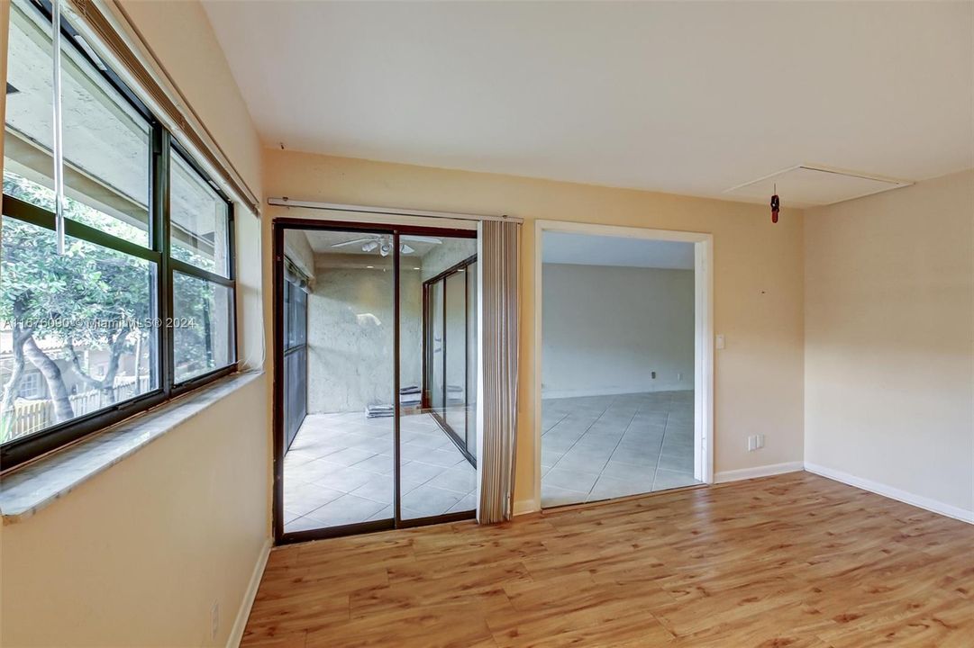 For Sale: $218,000 (2 beds, 2 baths, 1030 Square Feet)