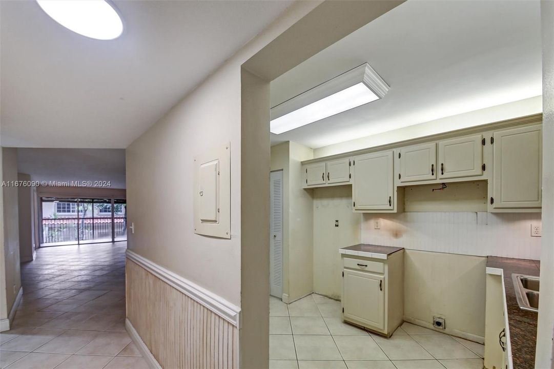 For Sale: $218,000 (2 beds, 2 baths, 1030 Square Feet)