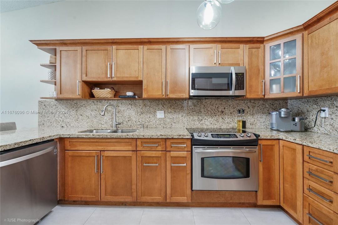 For Rent: $3,499 (3 beds, 2 baths, 1164 Square Feet)