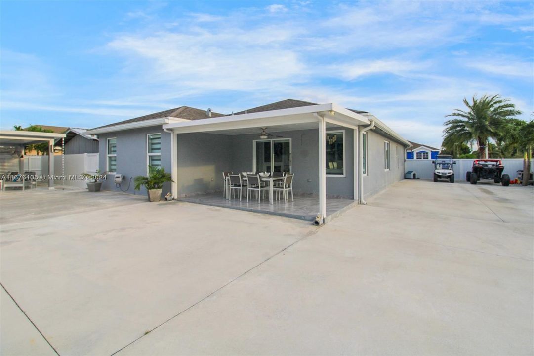 For Sale: $729,900 (4 beds, 2 baths, 1800 Square Feet)